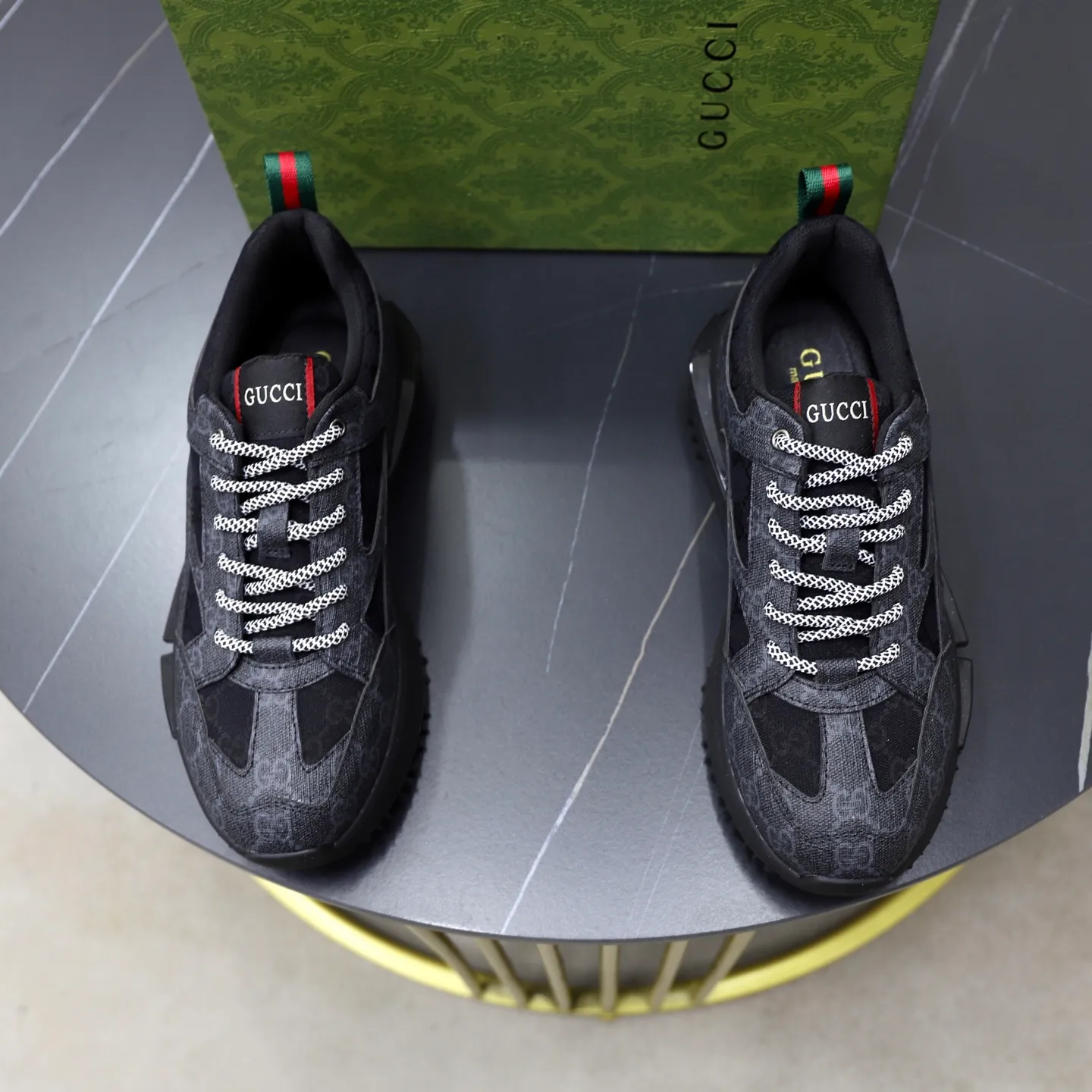 Men's shoes: 462💰🙅‍♂️🙅‍♂️🙅‍♂️ Brand: GUCCI Standard code: 38-44 (45 customized) Grade: Same as the official website Material: Original leather splicing Comfortable and breathable lining Original wear-resistant outsole Style category: Men's fashionable casual shoes Running sneakers Noble luxury brand elements Top luxury Color: actual picture color